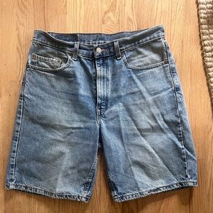 Levi’s mom short